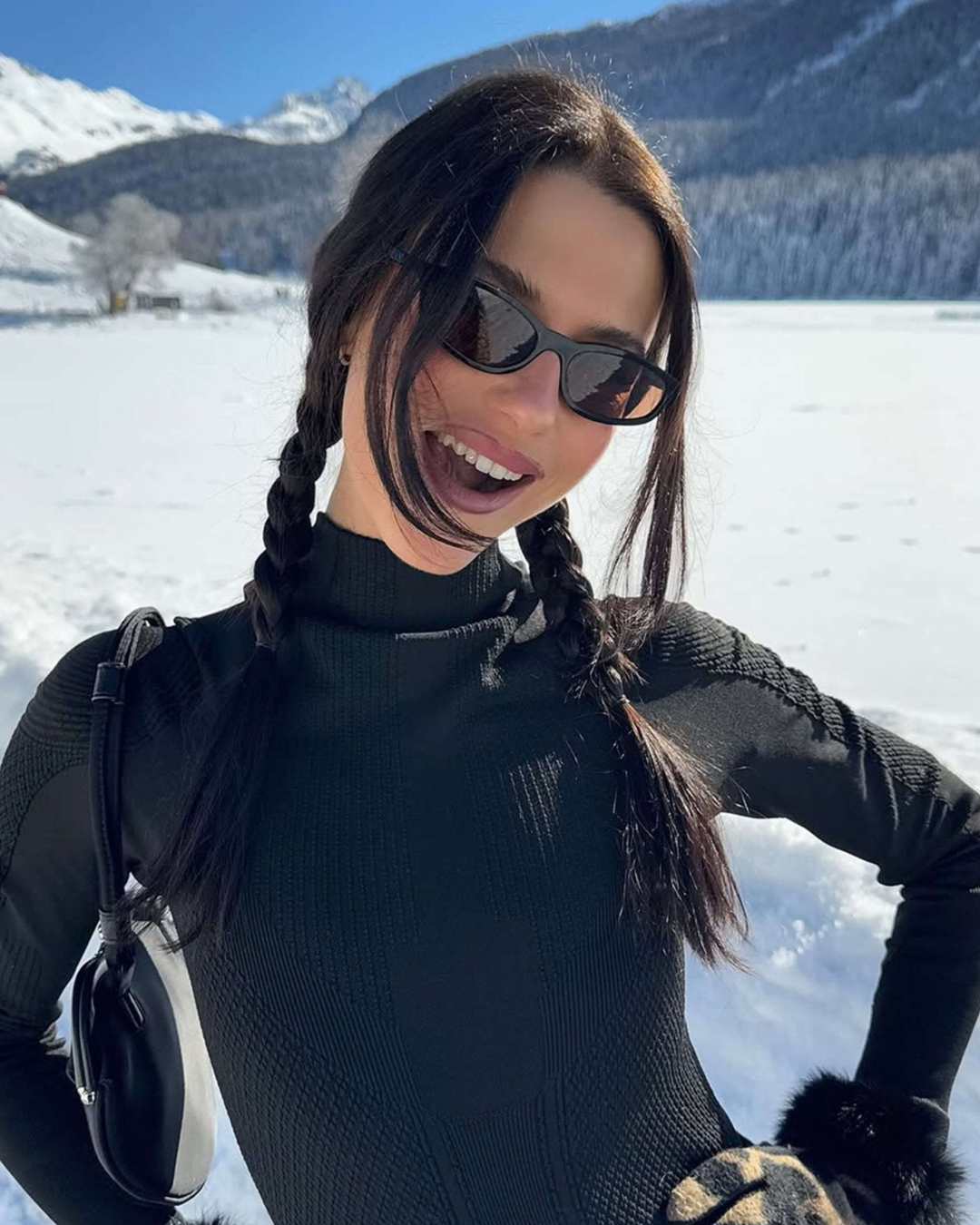 Avi | Minimal Oval Sunglasses