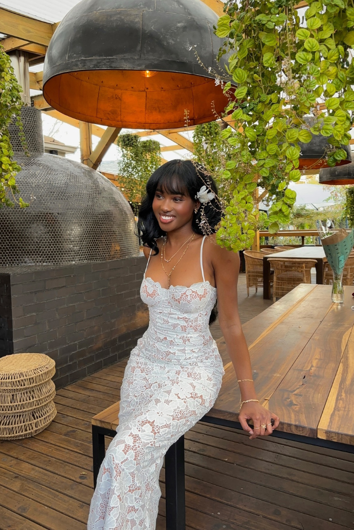 Aderyn | Robe Silhouette en Dentelle