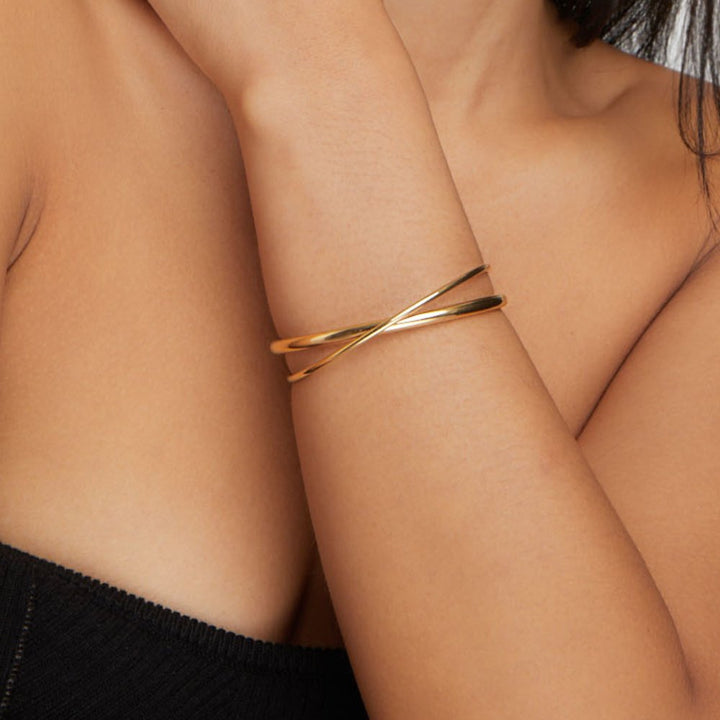 Amelinde | Crisscross Open Bangle
