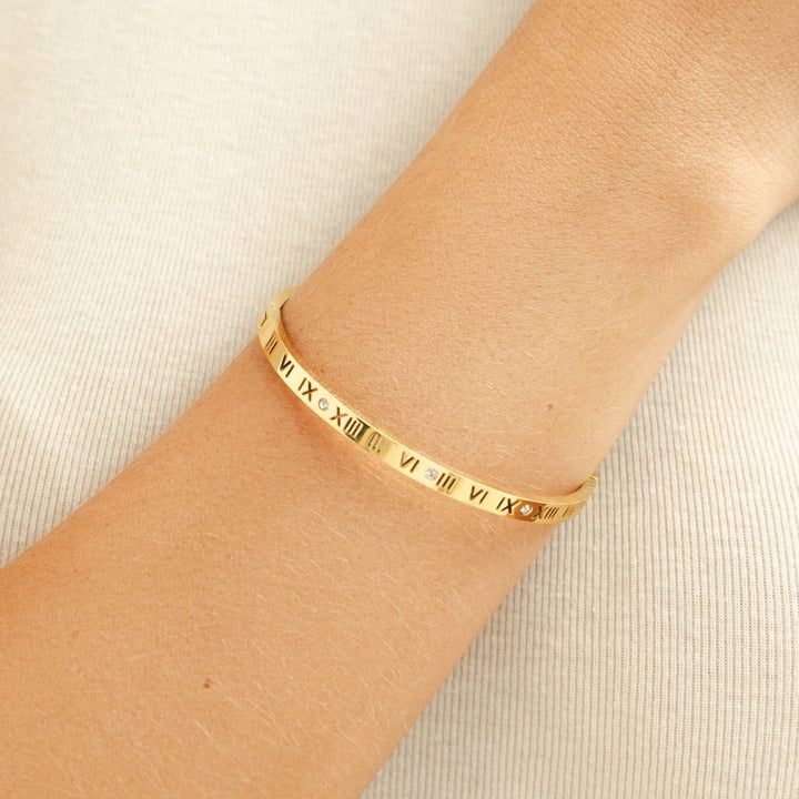 Wilmara | Roman Numeral Bangle